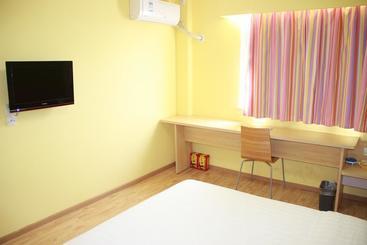 هتل 7days Inn Phoenix Ancient Town