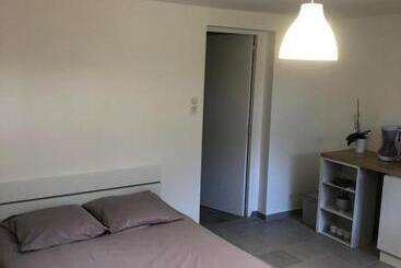 민박 Chambre Avec Entrée Indépendante à La Canourgue