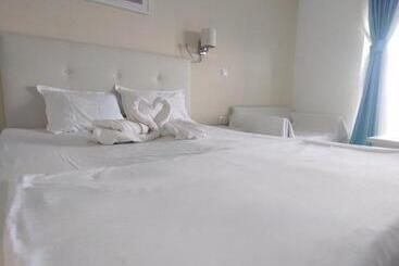 هتل آپارتمان Blooming By The Sea   Camere Cu Vedere Frontală Spre Mare