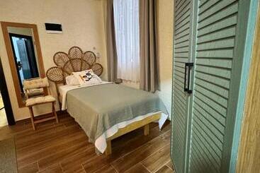 Ados Otel