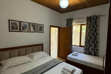 פנסיון Meroli Guesthouse