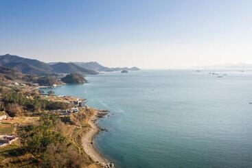 بنسيون Beotkkotgil Jinaseo