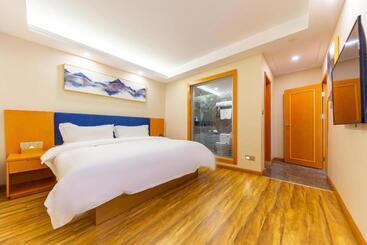 Starway Hotel Xinning Haihu New Area Xinhualian