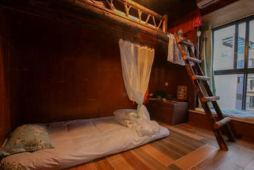 هاستل Living Art Museum Inn