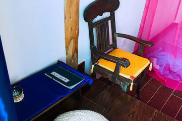 هاستل Living Art Museum Inn