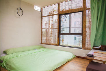 هاستل Living Art Museum Inn