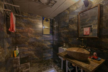 هاستل Living Art Museum Inn
