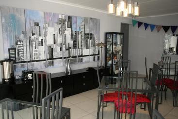 تختخواب و صبحانه Elements Executive Accommodation