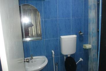 تختخواب و صبحانه Uppuveli Beach House