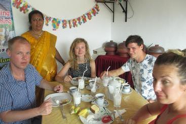 تختخواب و صبحانه Uppuveli Beach House