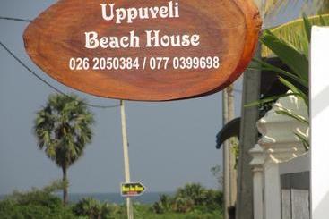 تختخواب و صبحانه Uppuveli Beach House