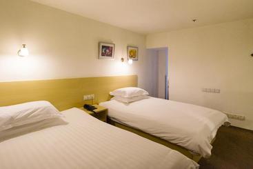 Motel Shenzhen Longgang Longcheng Square Metro Station