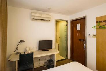 Motel Shenzhen Longgang Longcheng Square Metro Station