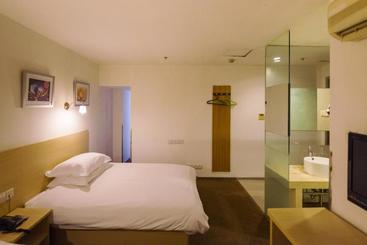Motel Shenzhen Longgang Longcheng Square Metro Station