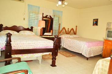 هتل Deadend Cottages