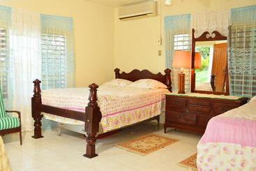 هتل Deadend Cottages