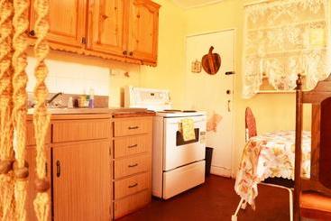 هتل Deadend Cottages