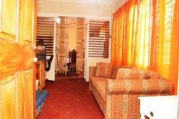 هتل Deadend Cottages