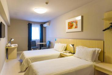 هتل Jinjiang Inn Dandong Yalvjiang Xingwu Road