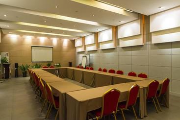 هتل Jinjiang Inn Dandong Yalvjiang Xingwu Road