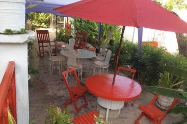 تختخواب و صبحانه Eden Villa Jacmel