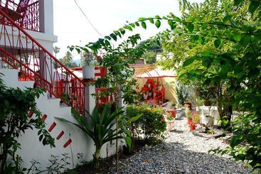 تختخواب و صبحانه Eden Villa Jacmel