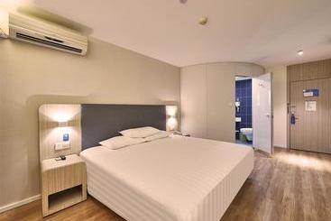 هتل Hanting  Weifang Beihai Road Futian Leiwo