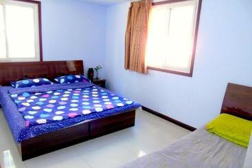 First Met Backpackers Hostel