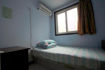 First Met Backpackers Hostel