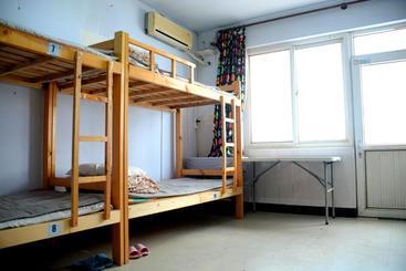 First Met Backpackers Hostel