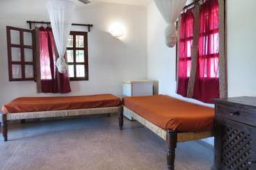 استراحتگاه Karibuni Hotel & Villas