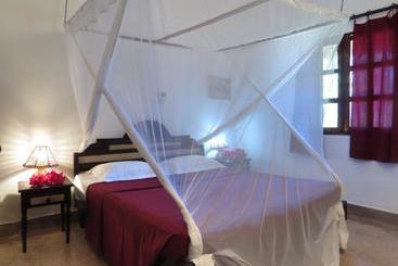 استراحتگاه Karibuni Hotel & Villas