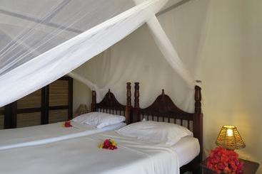 استراحتگاه Karibuni Hotel & Villas