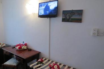 استراحتگاه Karibuni Hotel & Villas