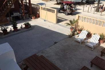 هتل Blue Wave Guest House