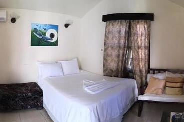 هتل Blue Wave Guest House