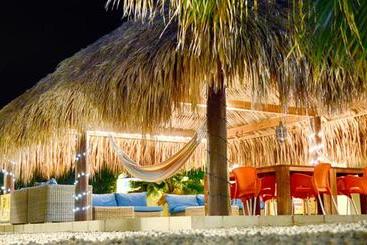 تختخواب و صبحانه The Lizard Boutique