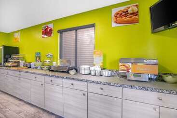 فندق Quality Inn & Suites Metropolis I24