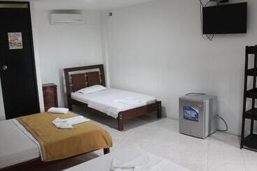 هتل Y Parque Turístico Navar City