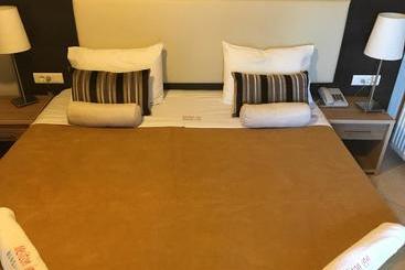 Meliton Inn Hotel & Suites By The Beach