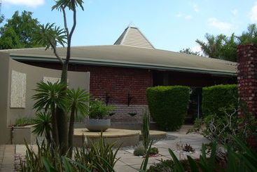 پانسیون Matoppi Guest House