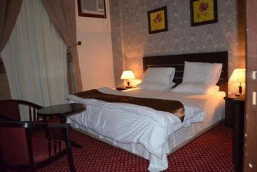 هتل Night For You Suite Apartment 1
