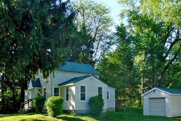 مُتل Adirondack Inn