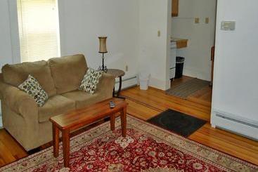 مُتل Adirondack Inn