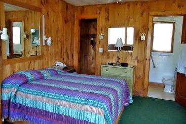 مُتل Adirondack Inn