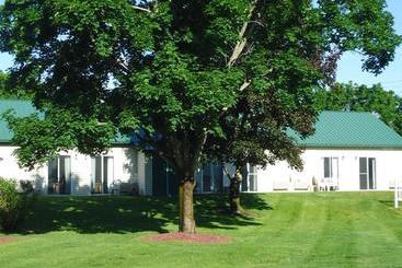 مُتل Adirondack Inn
