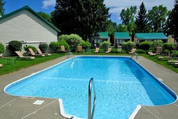 مُتل Adirondack Inn
