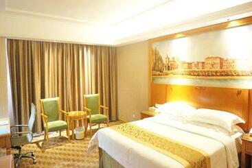 Vienna Hotel Hainan Oriental Avenue