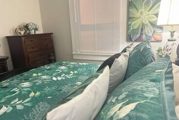 ベッドアンドブレックファースト E Street Gallery King Bedroom In Shared 2 Bedroom Home