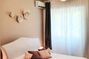 پانسیون Lemon Sunshine Apartment